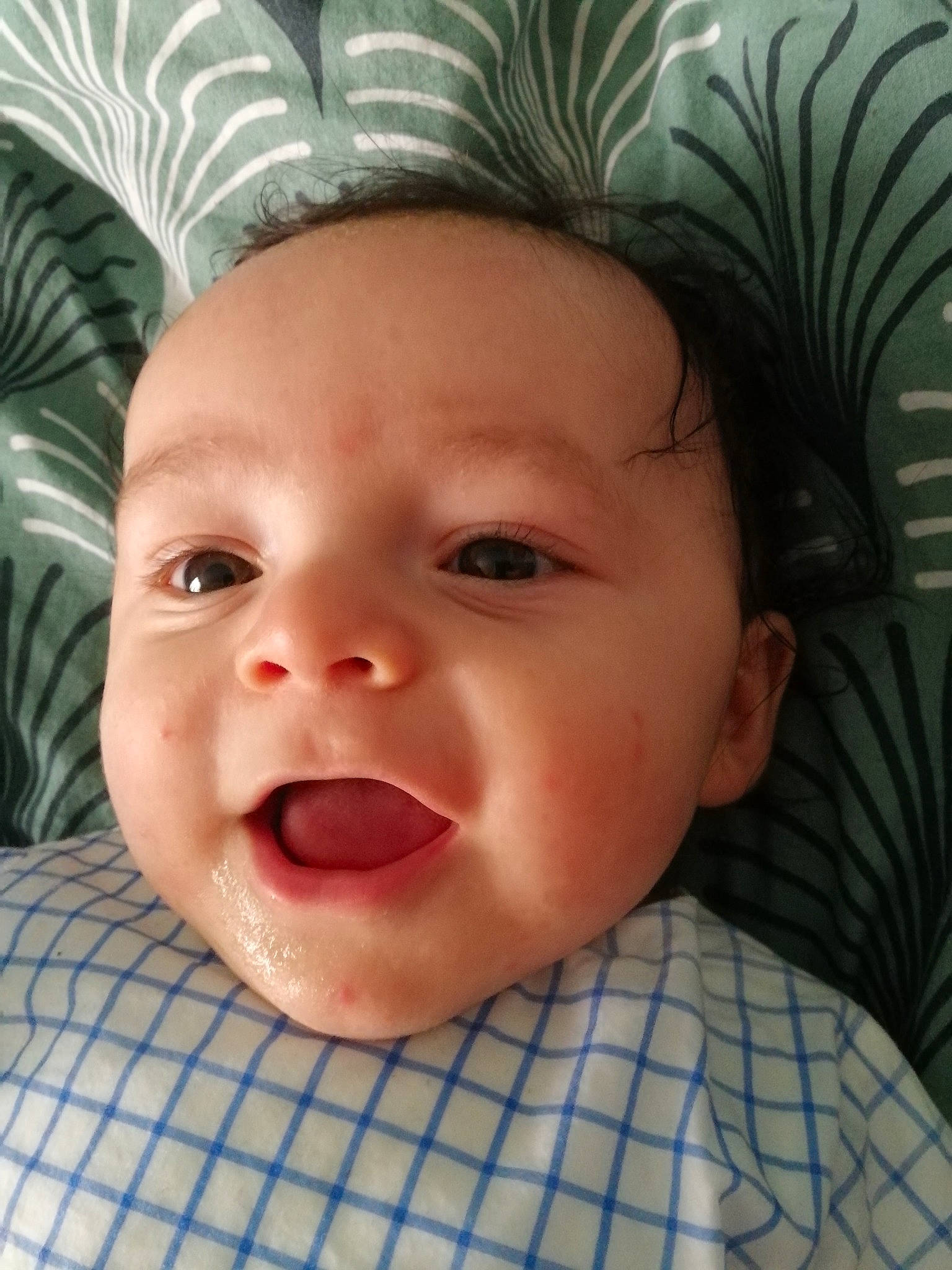 Yaël a rejoint le concours — aidez-le/la à gagner de superbes lots ! baby, cheek, chin, ear, eye, eyebrow, eyelash, forehead, happy, head, human, iris, lip, mammal, mouth, nose, person, plant, skin, smile