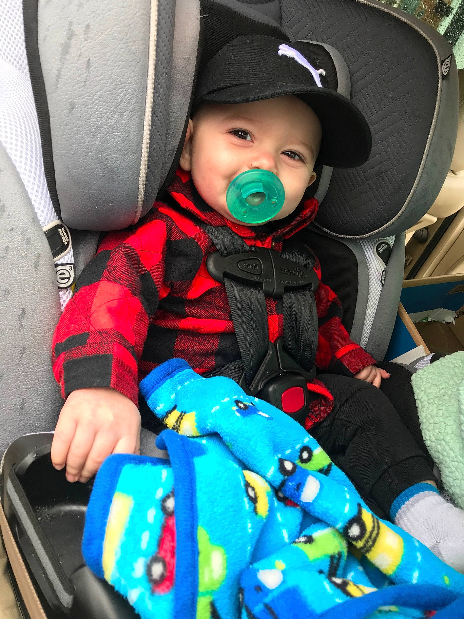 Atreus is registered to the contest to win money with this photo: auto_part, baby, baby_in_car_seat, baby_products, car_seat, car_seat_cover, child, headwear, person, toddler