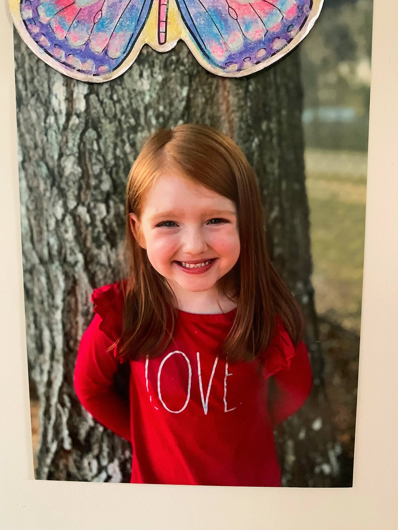 Abella is registered to the contest to win money with this photo: eye, facial_expression, hairstyle, happy, joy, leaf, magenta, people, people_in_nature, person, pink, product, purple, sleeve, smile, textile, toddler, tree, vertebrate, violet