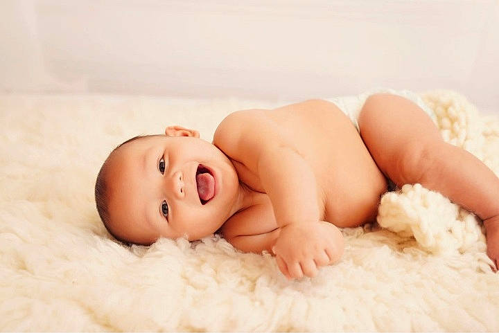 Gianni is registered to the contest to win money with this photo: baby, baby_toddler_clothing, cheek, comfort, eye, eyebrow, face, finger, flash_photography, flooring, happy, head, headgear, linens, lip, mouth, person, skin, smile, toddler