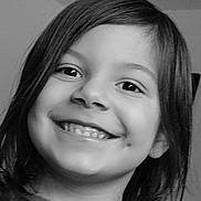 Anakin participe au concours pour gagner de l'argent avec cette photo : black_and_white, casual, cheeks, child, closeup, cute, dimples, eyebrows, face, hair, happy, indoor, person, portrait, shirt, smile, teeth, text_on_clothing, young, youth