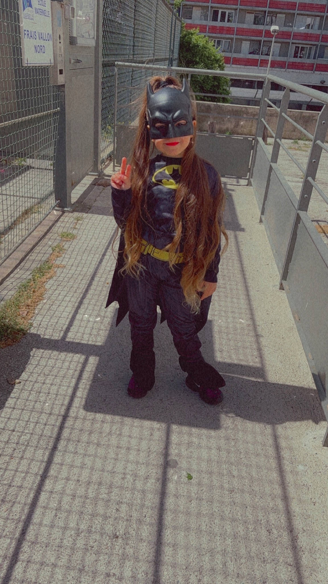 Nëllya participe au concours pour gagner de l'argent avec cette photo : action_figure, art, asphalt, boot, costume, eyewear, fence, fictional_character, fun, fur, headgear, mask, metal, pedestrian, person, personal_protective_equipment, road, road_surface, sidewalk, street