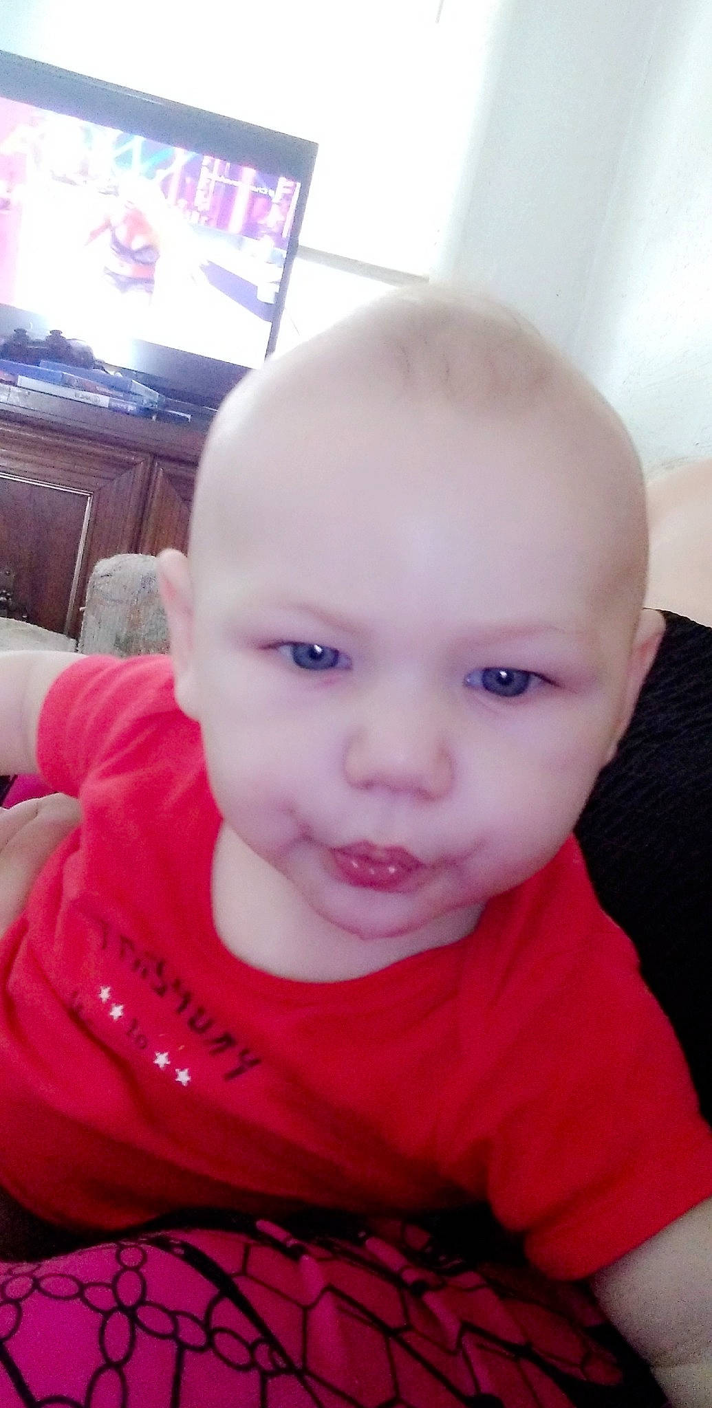 Enzo is registered to the contest to win money with this photo: baby, cheek, child, chin, ear, eye, eyebrow, face, facial_expression, forehead, head, lip, mouth, nose, person, selfie, sitting, skin, smile, toddler