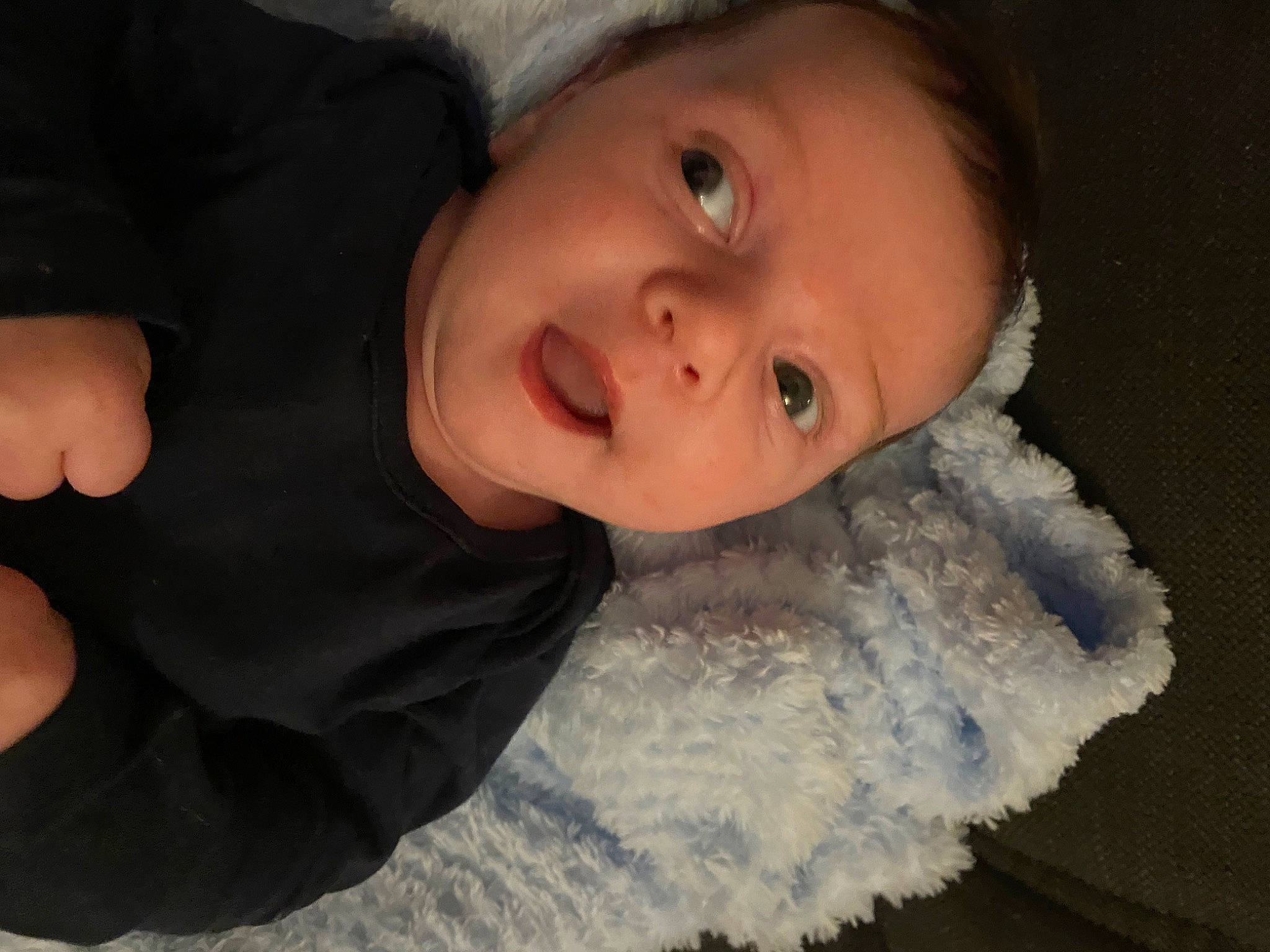 Swan a rejoint le concours — aidez-le/la à gagner de superbes lots ! cheek, ear, eye, eyelash, flash_photography, freezing, fun, gesture, happy, human_body, iris, lip, neck, nose, organ, person, skin, smile, snow, toddler