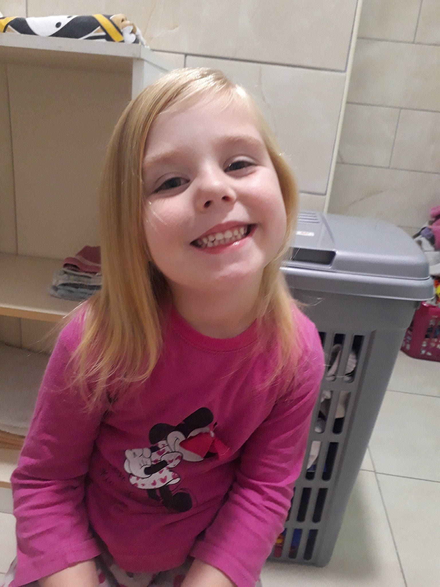 Madison a rejoint le concours — aidez-le/la à gagner de superbes lots ! blond, cheek, child, chin, day, ear, forehead, girl, hair, hairstyle, head, human_hair_color, joy, mouth, organ, person, pink, shoulder, skin, smile