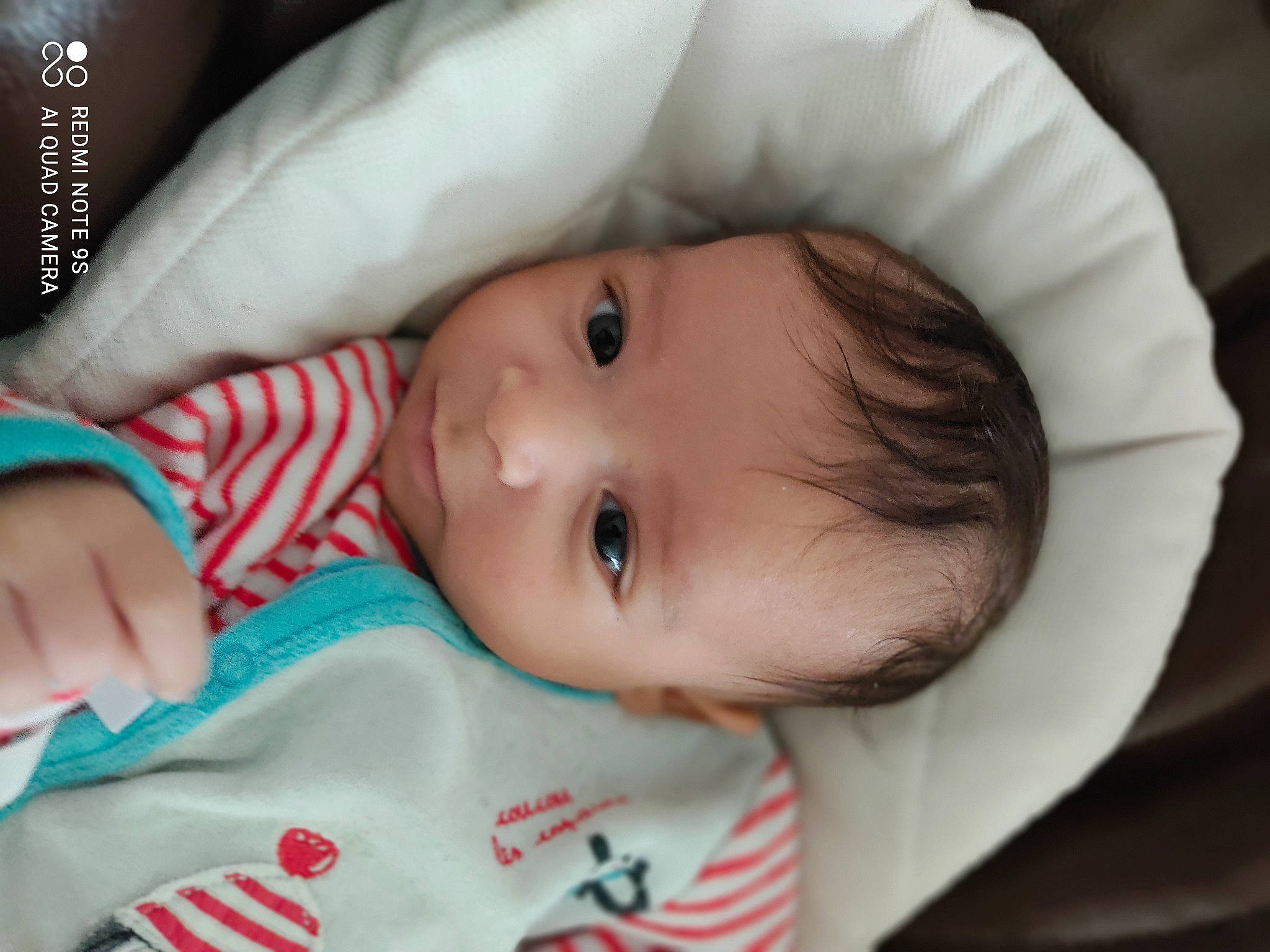 Afane participe au concours pour gagner de l'argent avec cette photo : baby, baby_toddler_clothing, cheek, child, chin, close_up, eye, eyebrow, eyelash, face, facial_expression, forehead, happy, head, iris, lip, nose, person, skin, sleeve