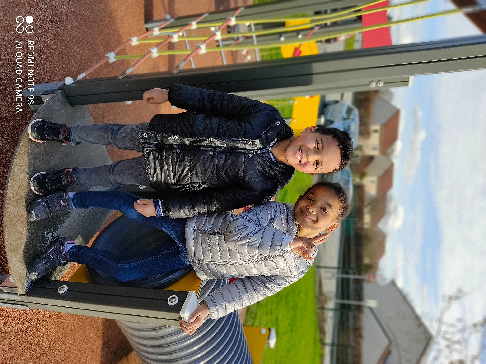 Sarah participe au concours pour gagner de l'argent avec cette photo : denim, fun, glove, jacket, joy, leisure, person, sky, smile, street_fashion, transport, travel, tree, walking_shoe