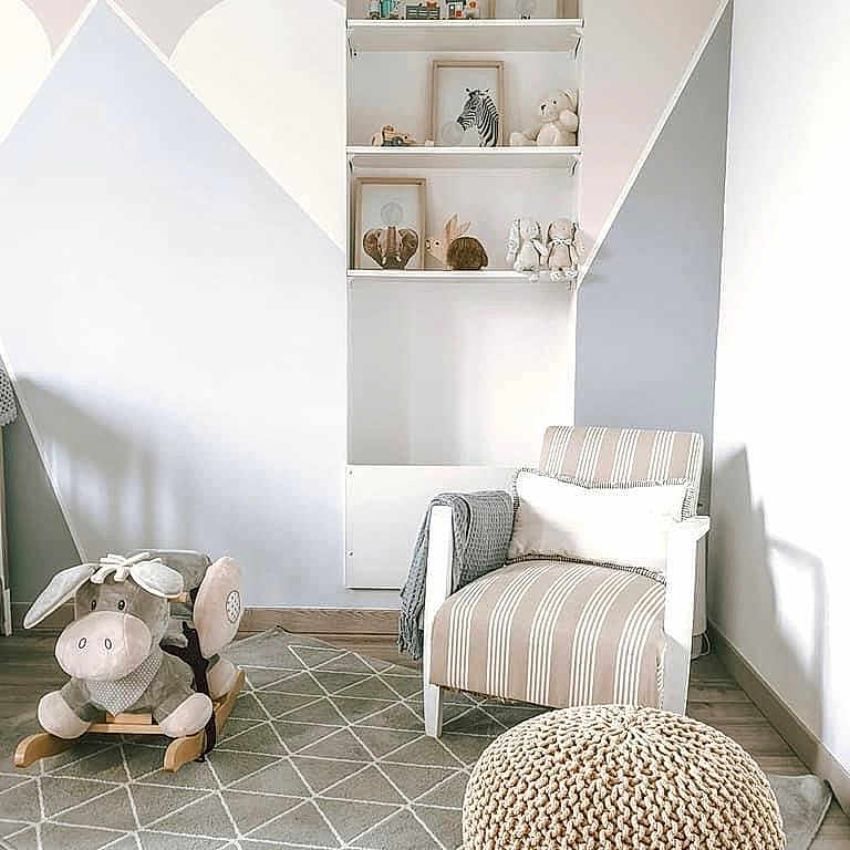 Alya a rejoint le concours — aidez-le/la à gagner de superbes lots ! ceiling, comfort, floor, flooring, font, furniture, grey, hardwood, house, interior_design, laminate_flooring, living_room, material_property, pattern, product, property, rectangle, wall, white, wood