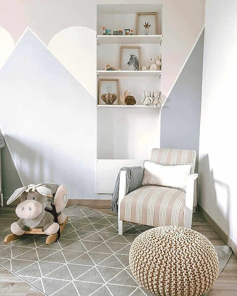 Alya a rejoint le concours — aidez-le/la à gagner de superbes lots ! ceiling, comfort, floor, flooring, font, furniture, grey, hardwood, house, interior_design, laminate_flooring, living_room, material_property, pattern, product, property, rectangle, wall, white, wood