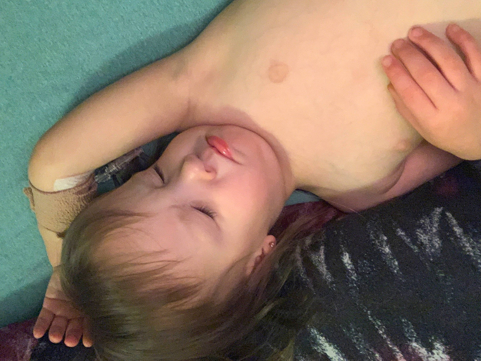 Averiee is registered to the contest to win money with this photo: abdomen, cheek, chest, elbow, eye, eyebrow, eyelash, gesture, glasses, hand, happy, head, human_body, jaw, lip, mouth, neck, nose, person, skin