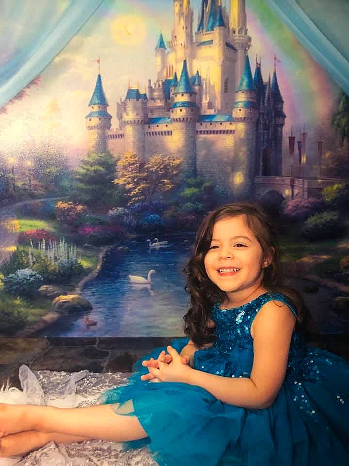 Anais is registered to the contest to win money with this photo: art, fun, happy, joy, leisure, painting, person, photography, portrait, sky, smile, vacation, world