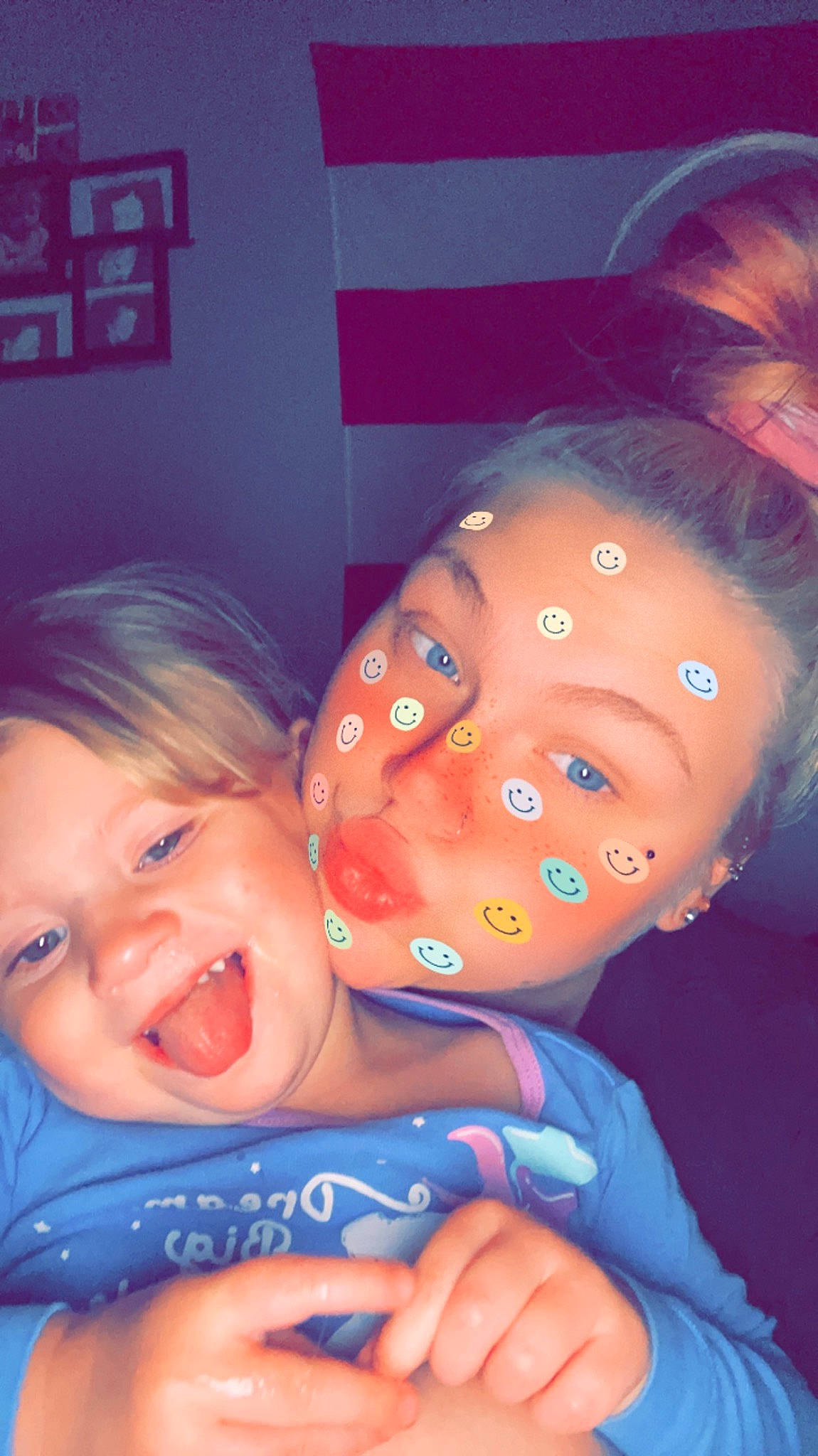 Alaia is registered to the contest to win money with this photo: baby, cheek, child, electric_blue, eyebrow, finger, fun, gesture, hand, happy, iris, lip, mouth, nail, nose, pattern, person, skin, smile, thumb