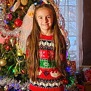 Emma participe au concours pour gagner de l'argent avec cette photo : girl, child, christmas_tree, holiday_sweater, festive, ornaments, tinsel, lights, smile, long_hair, indoor, portrait, decorations, santa_figure, window, presents, red_sweater, happy, seasonal, family_photo