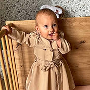 Elie a rejoint le concours — aidez-le/la à gagner de superbes lots ! baby, bed, beige, child, coat, crib, cute, dress, finger, floral, footwear, grip, hand, indoor, infant, person, pink, standing, wallpaper, wood