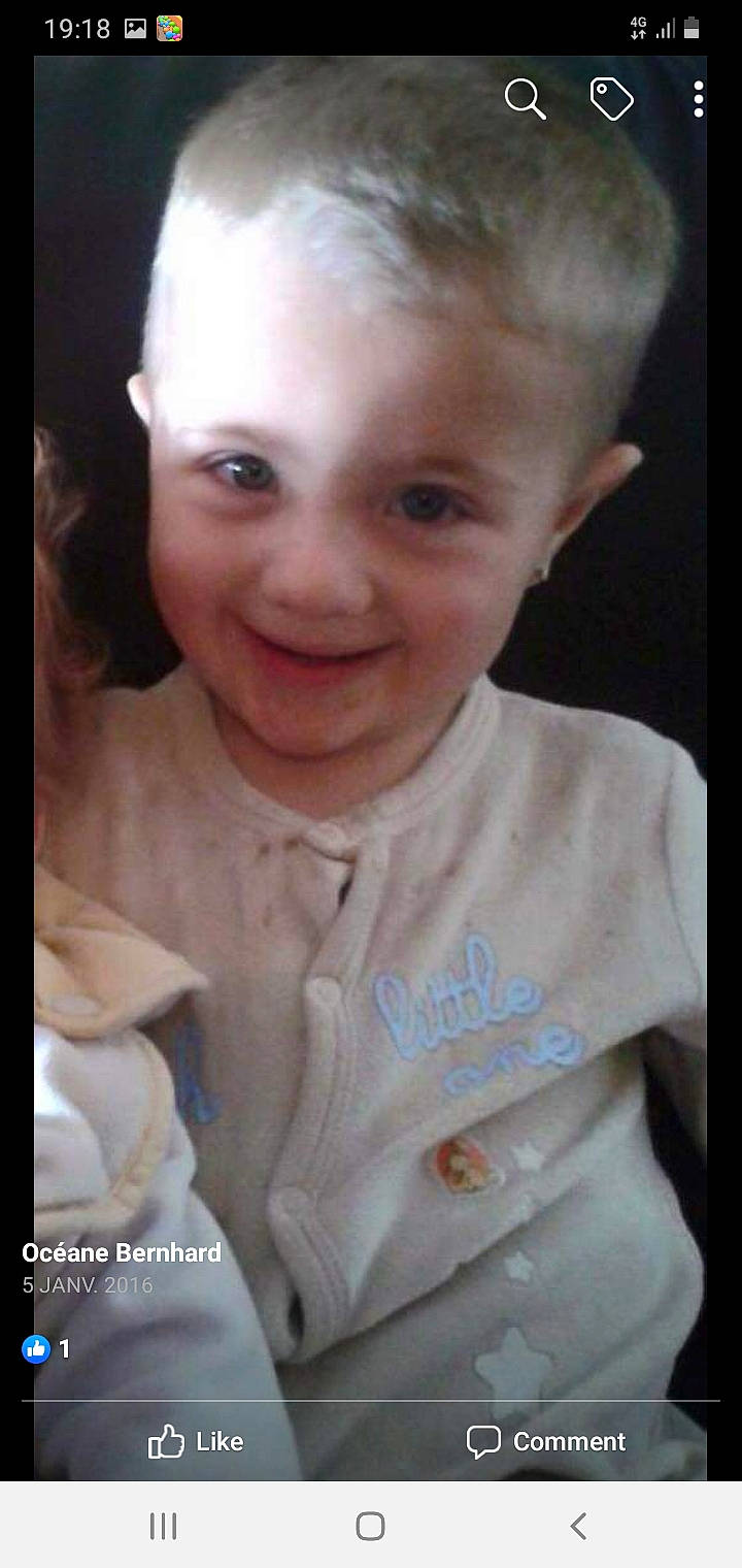 Daniel participe au concours pour gagner de l'argent avec cette photo : baby_toddler_clothing, cheek, dress, eyelash, flash_photography, forehead, fun, gesture, hair, happy, human_body, iris, jaw, joy, lip, mouth, nose, person, sleeve, smile