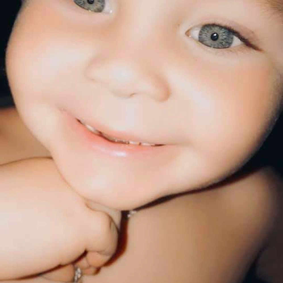 Quintin is registered to the contest to win money with this photo: cheek, chin, ear, eye, eyebrow, eyelash, face, flash_photography, forehead, hair, hairstyle, human_body, jaw, lip, mouth, muscle, neck, nose, skin, smile