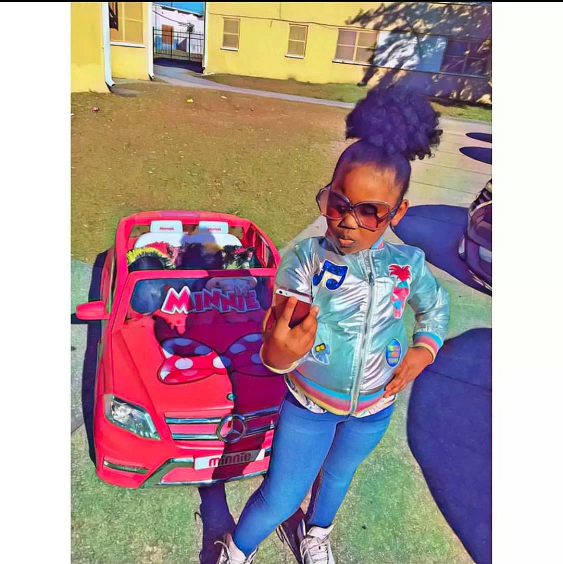 Kaylee is registered to the contest to win money with this photo: backpack, bag, cool, electric_blue, eyewear, fashion_accessory, grass, happy, leisure, luggage_and_bags, magenta, motor_vehicle, pattern, person, shoe, street_fashion, sunglasses, t_shirt, travel, vehicle_door