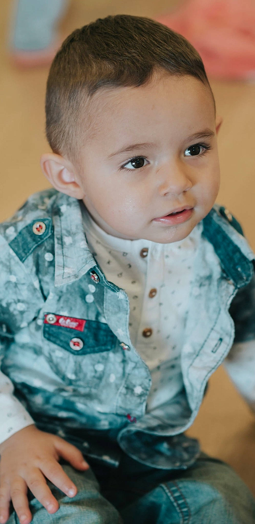 Sohan participe au concours pour gagner de l'argent avec cette photo : arm, baby_toddler_clothing, cheek, clothing, dress_shirt, eye, face, hand, head, human_body, joint, lip, military_camouflage, neck, nose, outerwear, person, product, shirt, skin