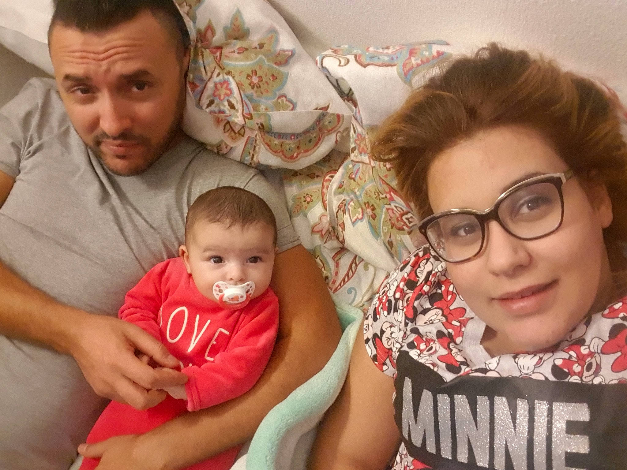 Élyne participe au concours pour gagner de l'argent avec cette photo : child, daughter, eyewear, glasses, mother, person, product, toddler, vision_care