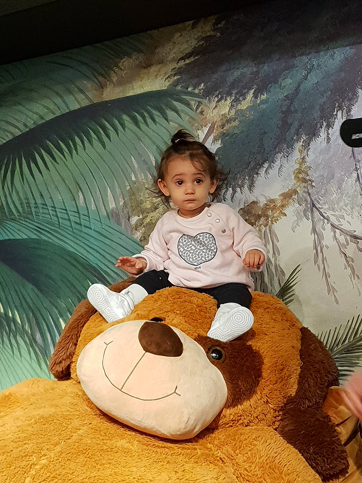 Lilly a rejoint le concours — aidez-le/la à gagner de superbes lots ! child, fun, girl, infant, person, product, recreation, toddler