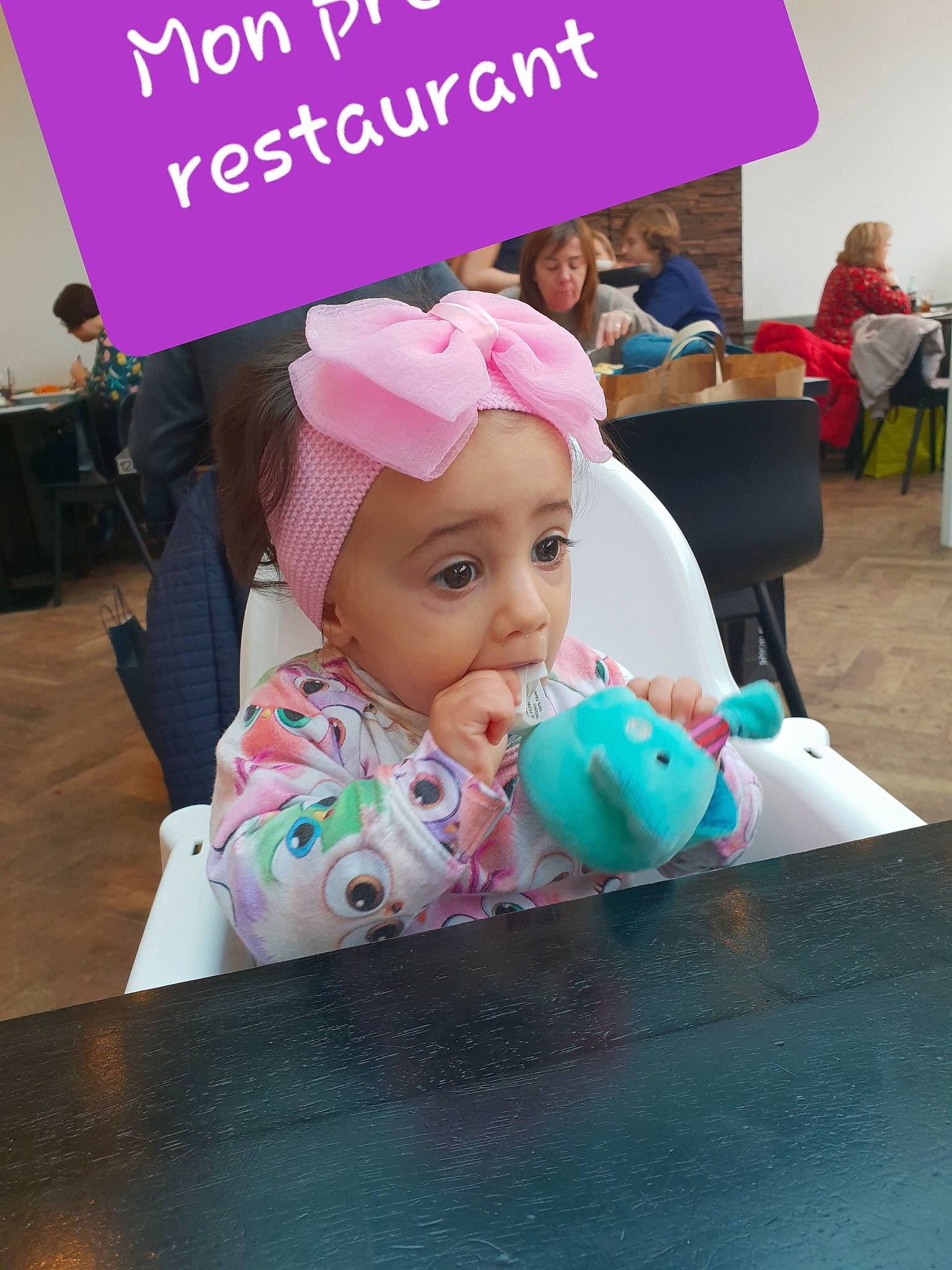 Lilly participe au concours pour gagner de l'argent avec cette photo : blurred, cap, child, day, fun, girl, hair_accessory, happiness, headgear, infant, person, pink, product, toddler