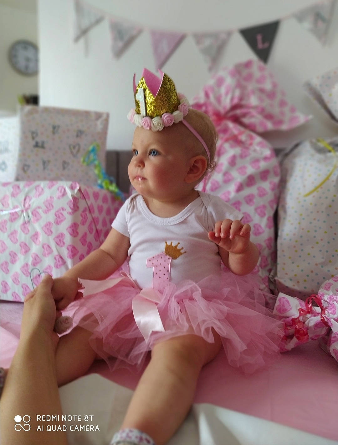 Naïla a rejoint le concours — aidez-le/la à gagner de superbes lots ! baby, baby_toddler_clothing, bonnet, costume, costume_accessory, costume_hat, craft, crown, dress, embellishment, hair_accessory, headband, headgear, headpiece, headwear, home_accessories, linens, party_supply, peach, person