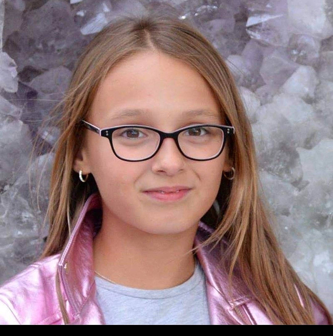 Shannon a rejoint le concours — aidez-le/la à gagner de superbes lots ! beauty, blond, brown_hair, chin, eye, eyebrow, eyewear, face, forehead, glasses, hair, hair_coloring, hairstyle, lip, nose, person, portrait_photography, skin, smile, vision_care