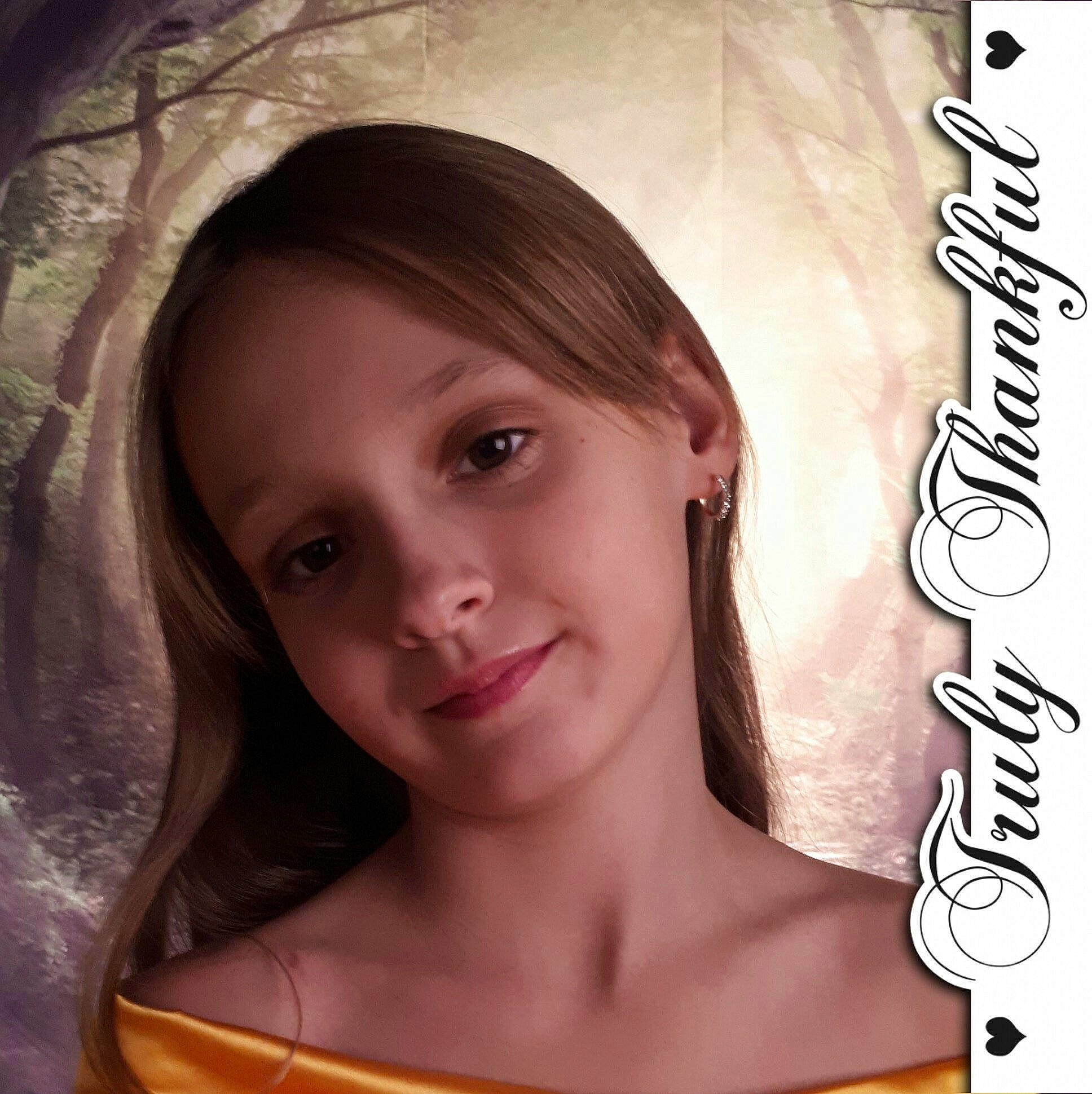 Shannon a rejoint le concours — aidez-le/la à gagner de superbes lots ! brown_hair, chin, face, forehead, hair, hairstyle, lip, person, smile