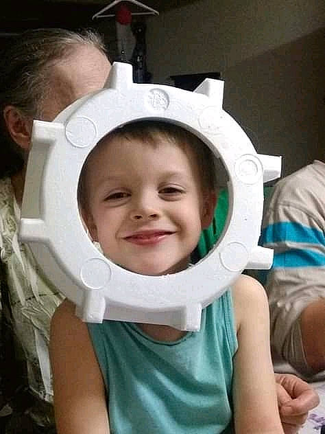 Kélio participe au concours pour gagner de l'argent avec cette photo : baby, cheek, child, ear, joy, medical_equipment, neck, person, smile, toddler