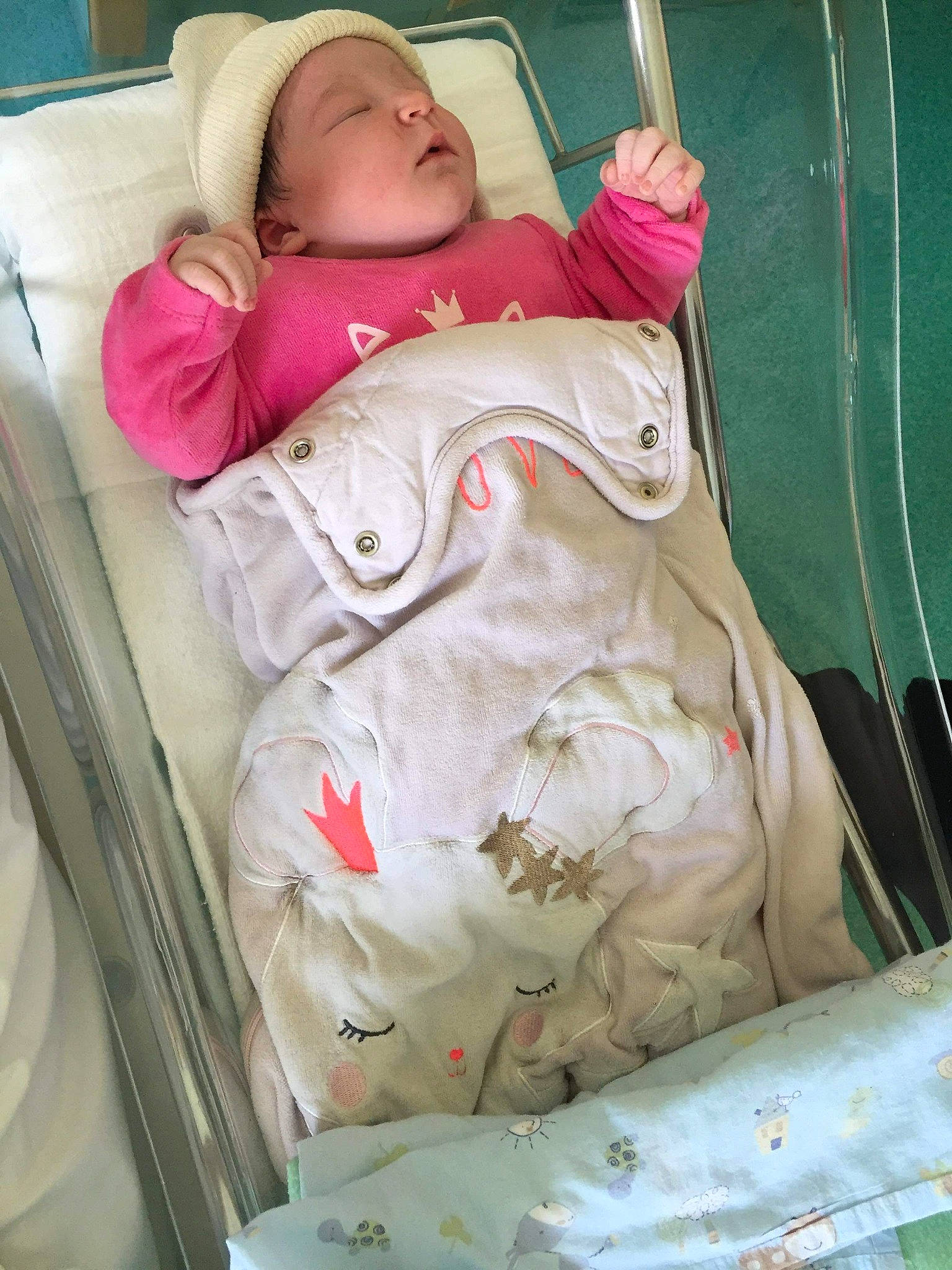 Ynés participe au concours pour gagner de l'argent avec cette photo : baby, child, headwear, person