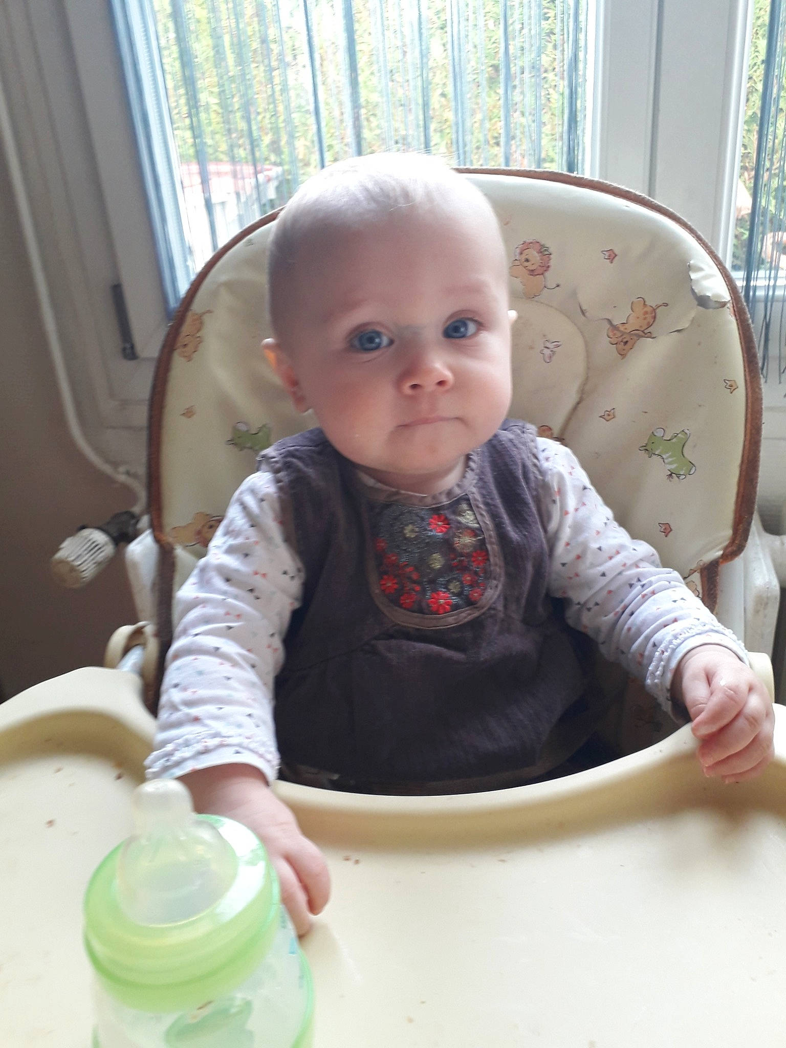 Océane a rejoint le concours — aidez-le/la à gagner de superbes lots ! child, eating, infant, person, play, product, skin, toddler