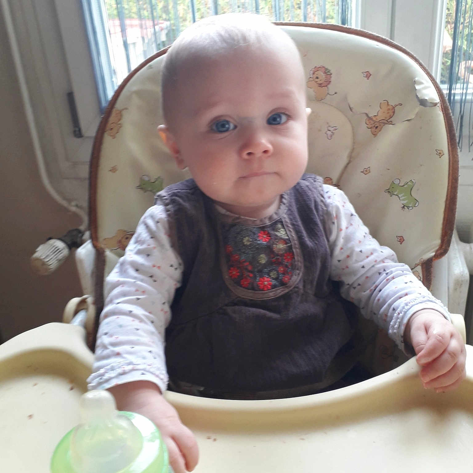 Océane a rejoint le concours — aidez-le/la à gagner de superbes lots ! child, eating, infant, person, play, product, skin, toddler