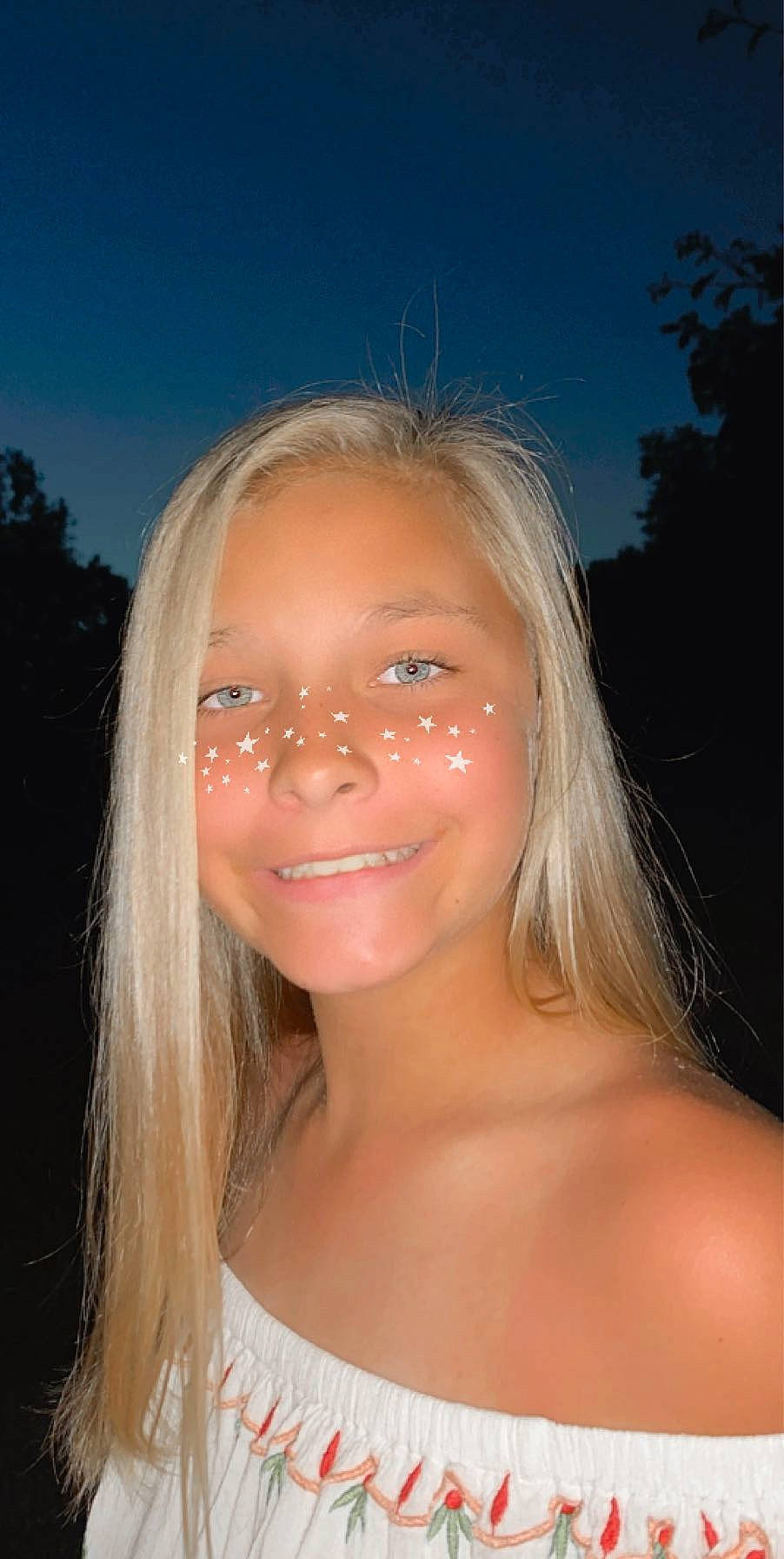 Candy is registered to the contest to win money with this photo: beauty, blond, brown_hair, cheek, chin, eyebrow, face, forehead, fun, hair, hair_coloring, hairstyle, head, jaw, joy, lip, long_hair, nose, person, smile