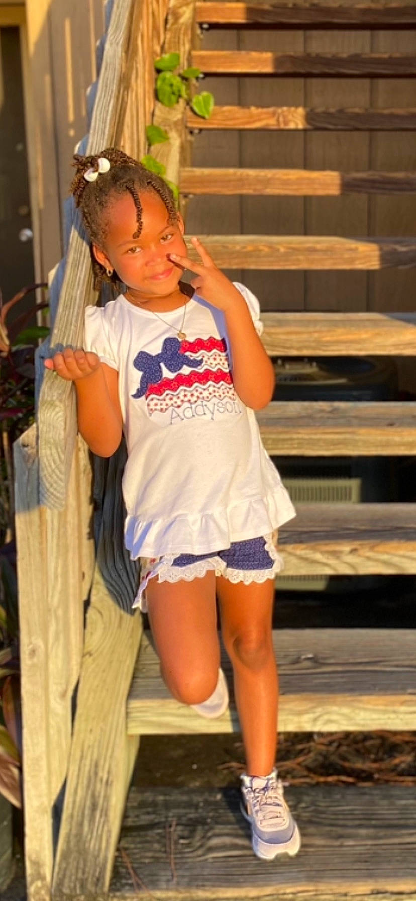 Eliza joined the competition — help win amazing prizes! abdomen, brown_hair, denim, electric_blue, entertainment, event, fashion_design, fun, human_leg, jewellery, joint, joy, knee, leisure, long_hair, performing_arts, person, shorts, t_shirt, thigh