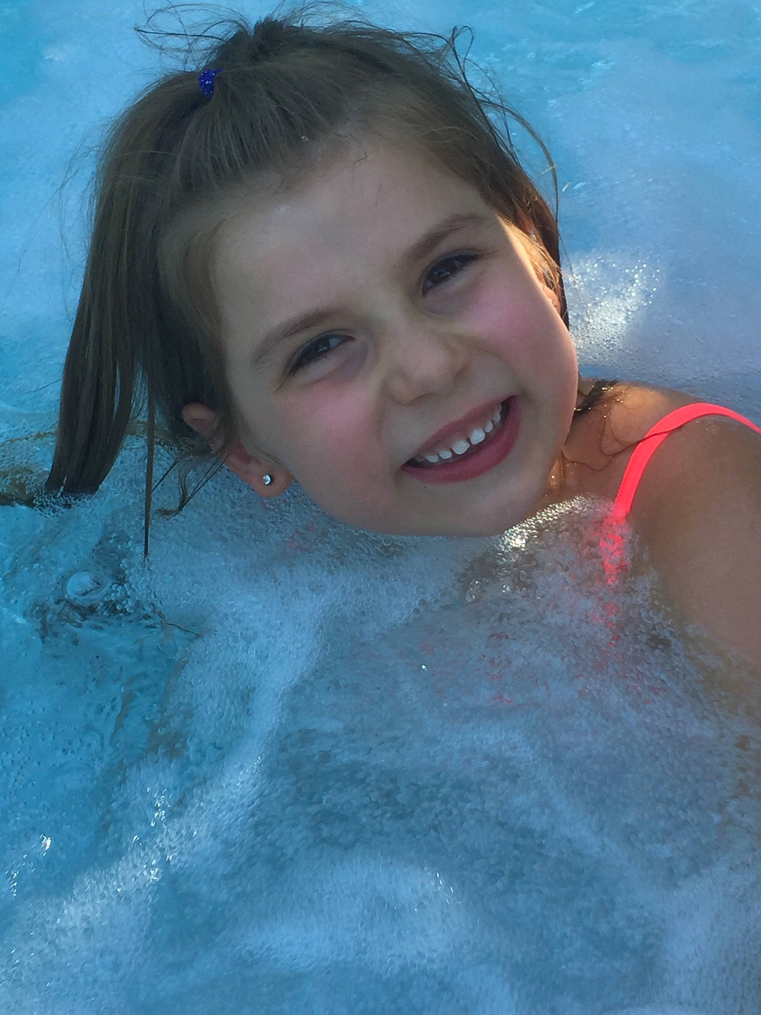 Elaya a rejoint le concours — aidez-le/la à gagner de superbes lots ! beauty, child, chin, face, facial_expression, fun, happy, head, joy, leisure, lip, nose, person, recreation, skin, smile, summer, swimmer, swimming_pool, tooth