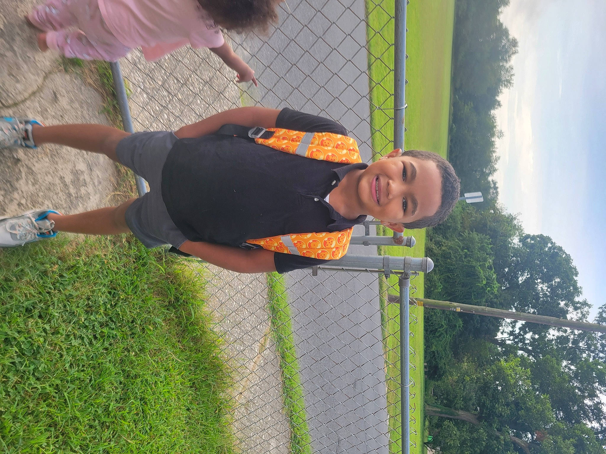 Londen is registered to the contest to win money with this photo: foot, fun, grass, green, happy, human_leg, joy, leisure, mesh, people_in_nature, person, plant, recreation, sky, smile, thigh, tree, vacation, walking_shoe