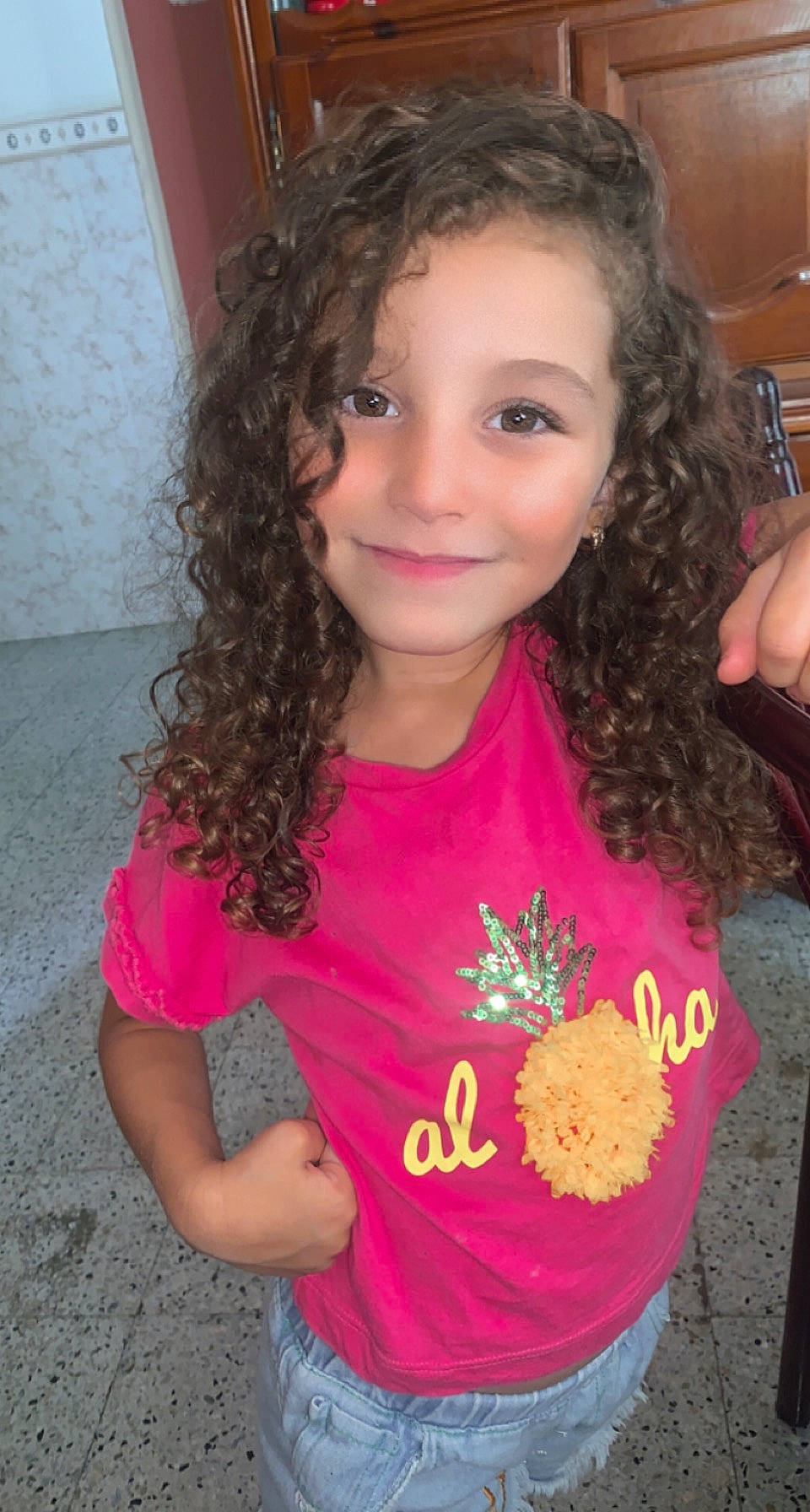 Hana a rejoint le concours — aidez-le/la à gagner de superbes lots ! black_hair, cheek, cool, eye, eyebrow, eyelash, forehead, gesture, hair, happy, head, iris, joy, lip, neck, nose, person, pink, shoulder, skin