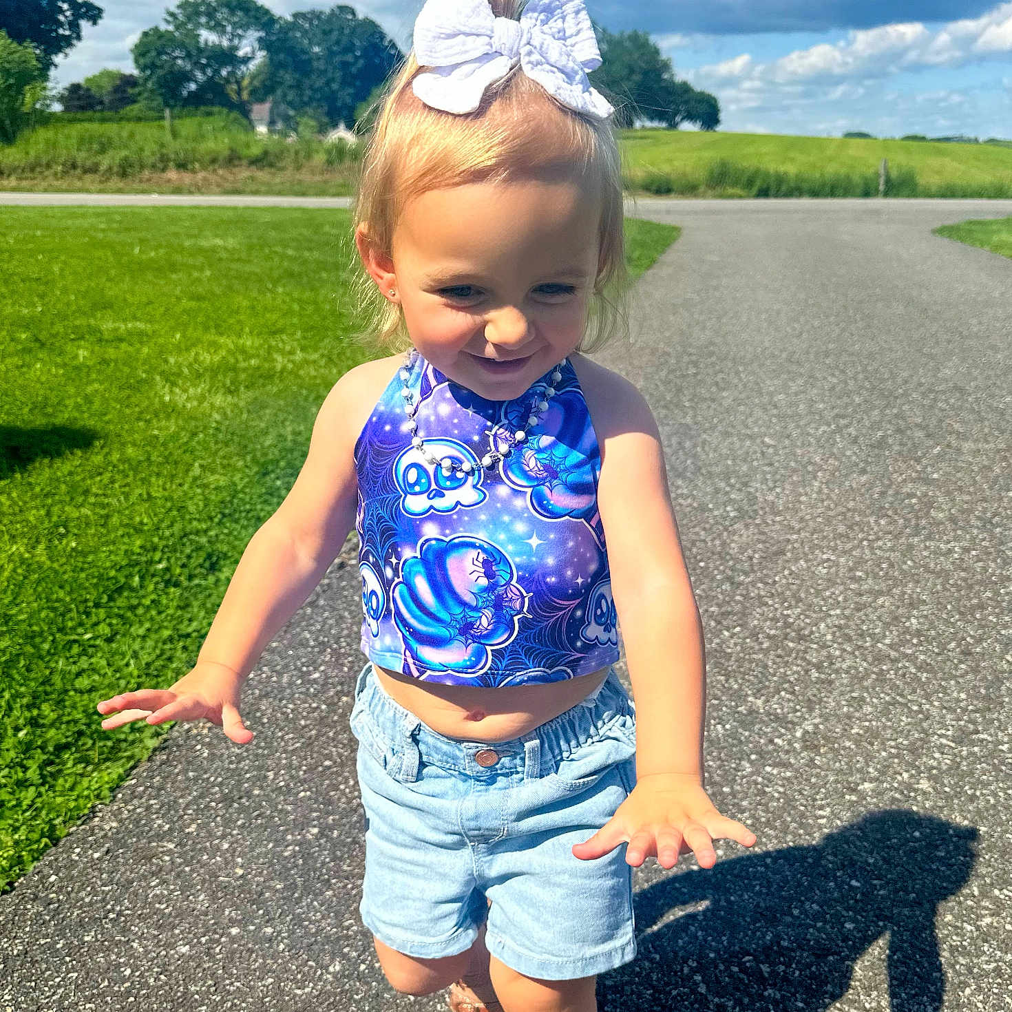 Amelia is registered to the contest to win money with this photo: city, clothing, face, grass, head, nature, outdoors, pants, park, person, photography, plant, portrait, road, shorts, street, summer, t_shirt, urban, walking
