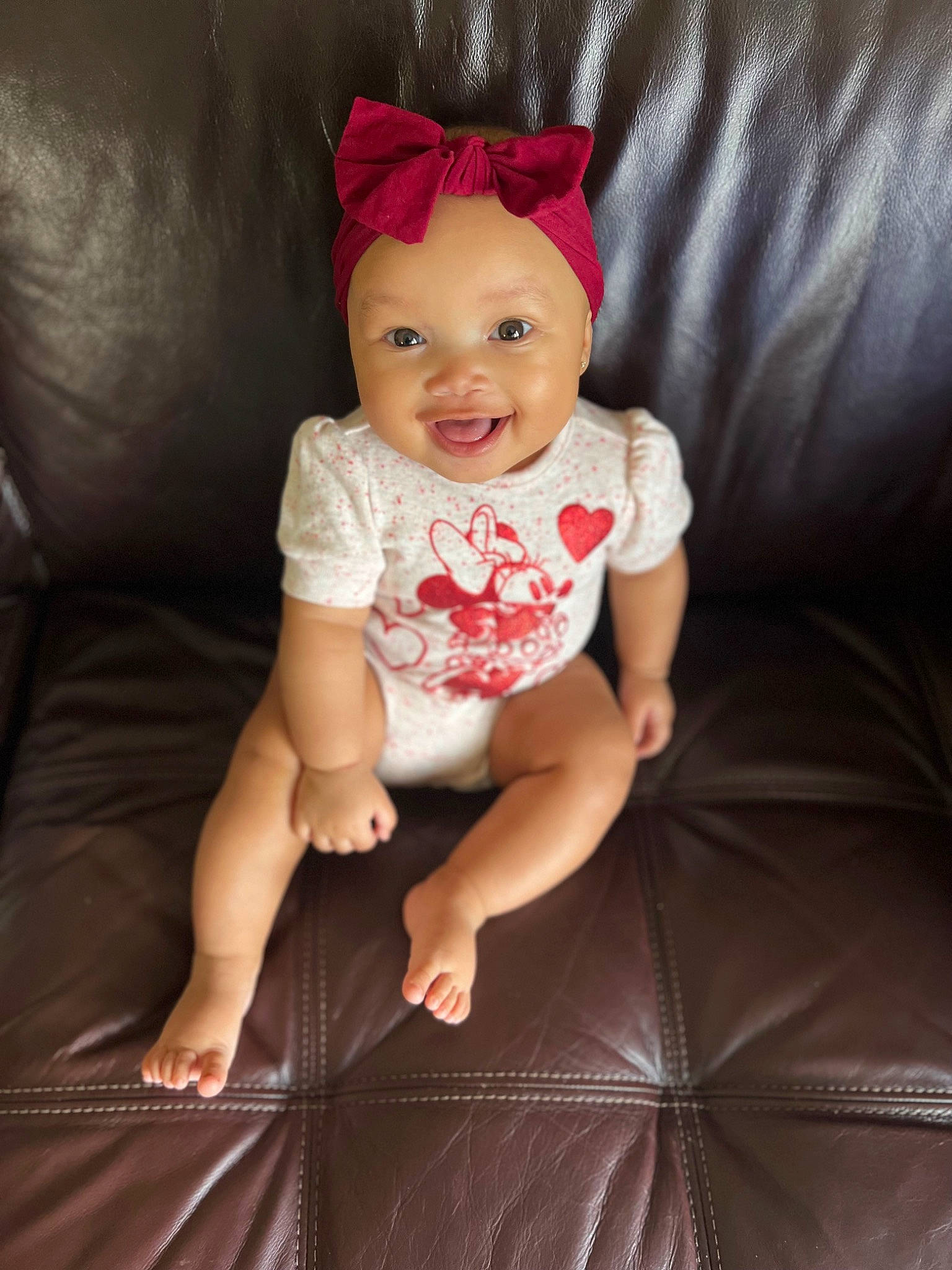 Alaia is registered to the contest to win money with this photo: baby, baby_toddler_clothing, child, comfort, couch, eye, flash_photography, fun, happy, head, headwear, human_body, human_leg, lip, magenta, person, skin, sleeve, smile, sock
