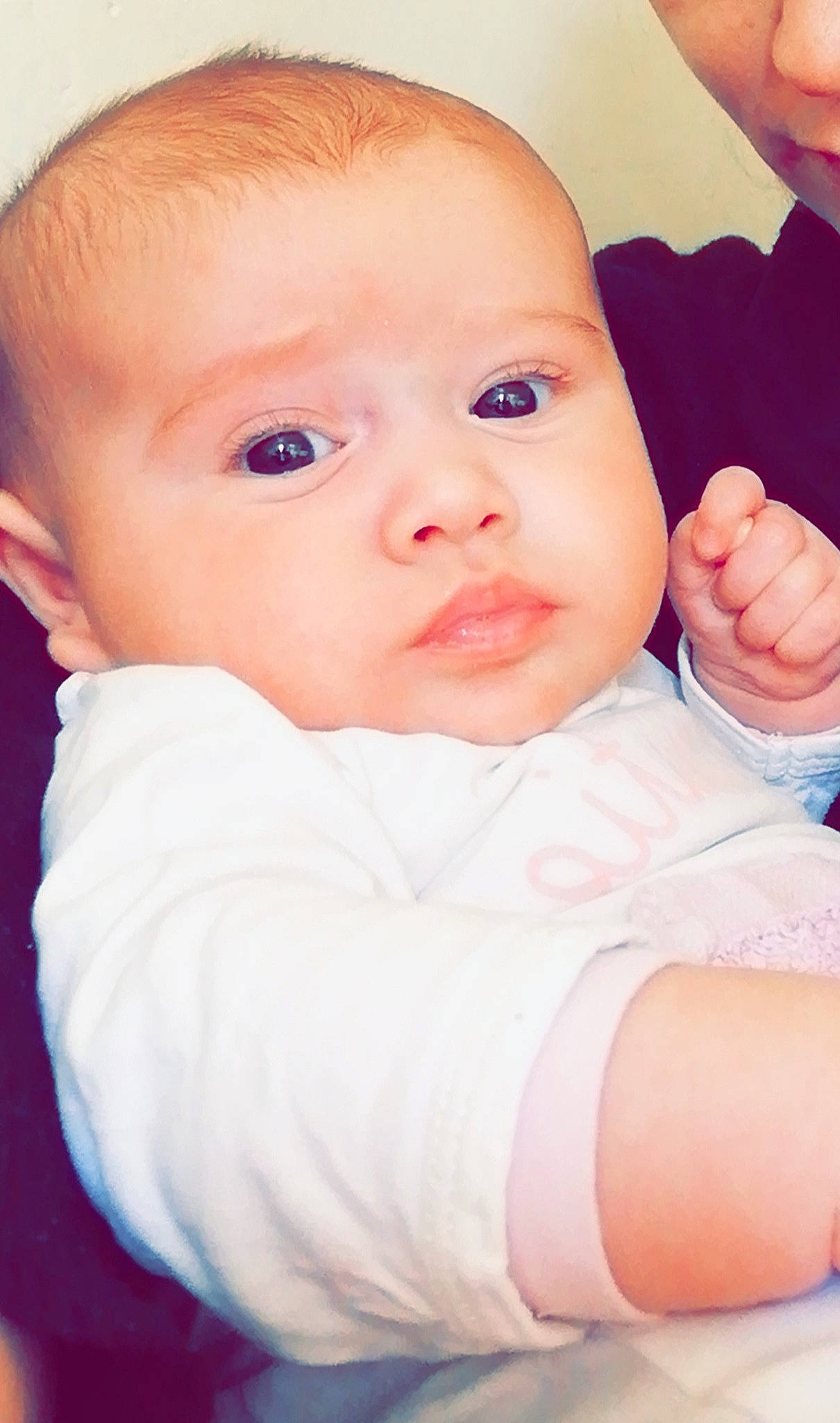 Cataleya a rejoint le concours — aidez-le/la à gagner de superbes lots ! baby, baby_toddler_clothing, cheek, child, chin, comfort, eye, eyebrow, eyelash, gesture, happy, iris, lip, nail, nose, person, pink, skin, sleeve, thumb