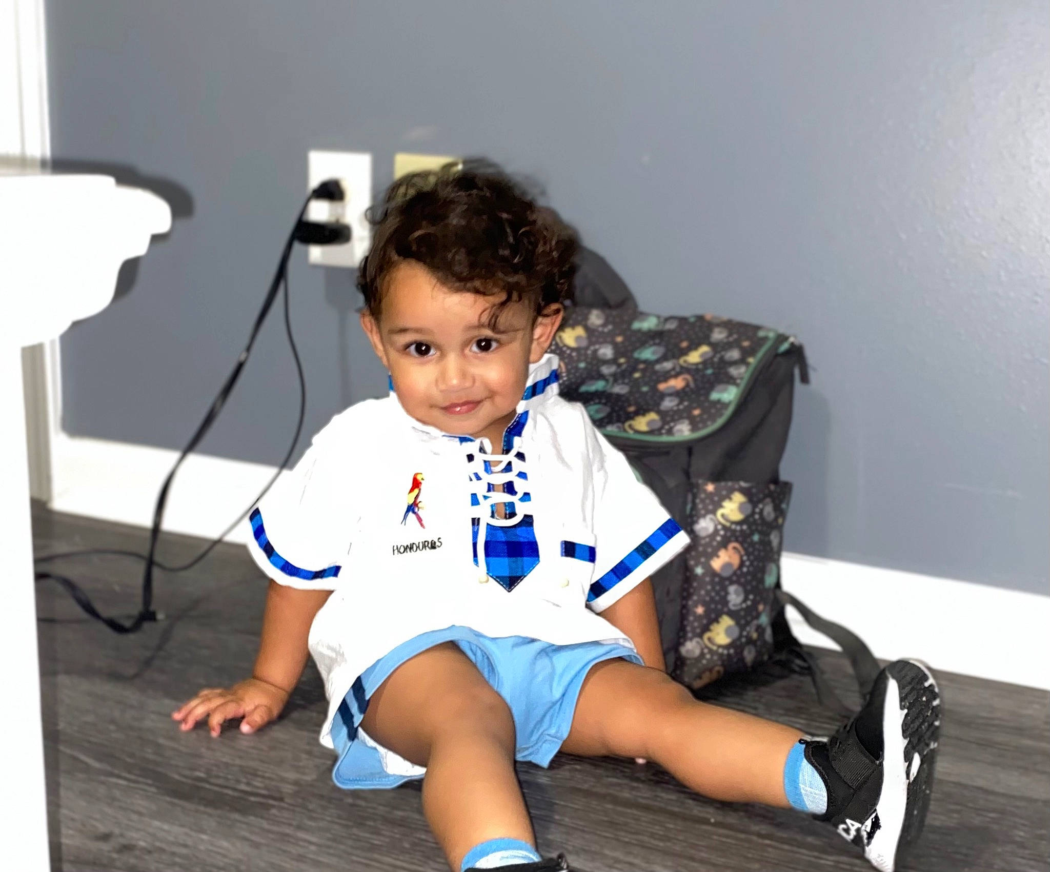 Fabrizio is registered to the contest to win money with this photo: baby_toddler_clothing, child, elbow, electric_blue, flooring, fun, happy, human_leg, jewellery, joy, knee, leisure, person, room, sitting, sleeve, sock, sportswear, t_shirt, thigh