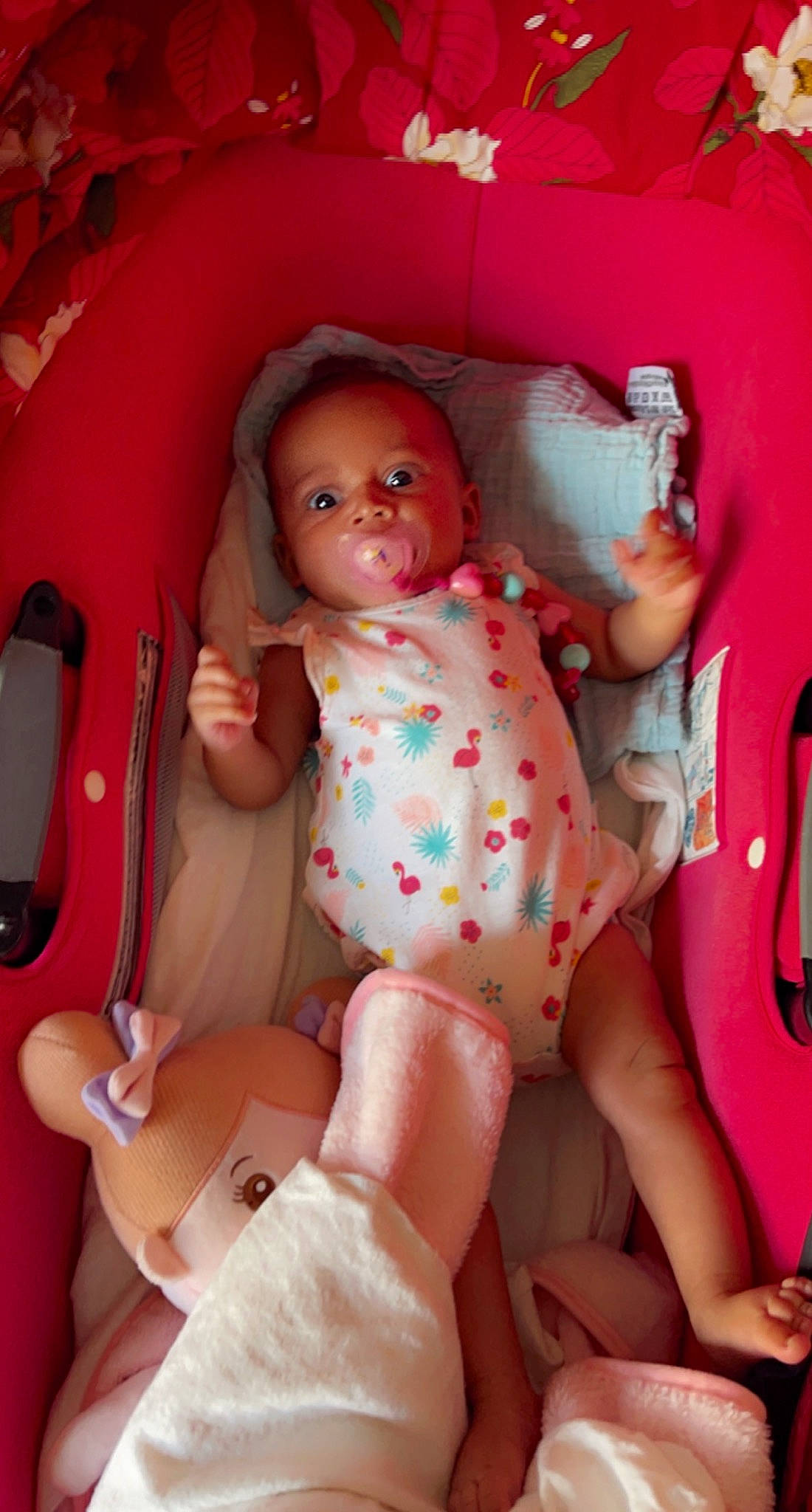 Fatima participe au concours pour gagner de l'argent avec cette photo : baby, baby_toddler_clothing, cheek, child, comfort, finger, foot, human_leg, joint, knee, lap, mouth, muscle, person, pink, skin, textile, thigh, thumb, toy