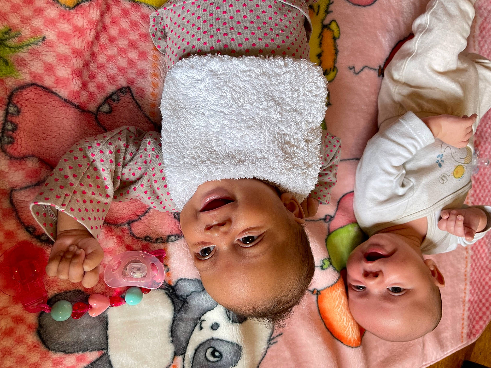 Fatima participe au concours pour gagner de l'argent avec cette photo : cheek, chin, eye, eyelash, facial_expression, happy, head, headgear, human, lip, mouth, nose, organ, person, photograph, pink, product, skin, smile, textile