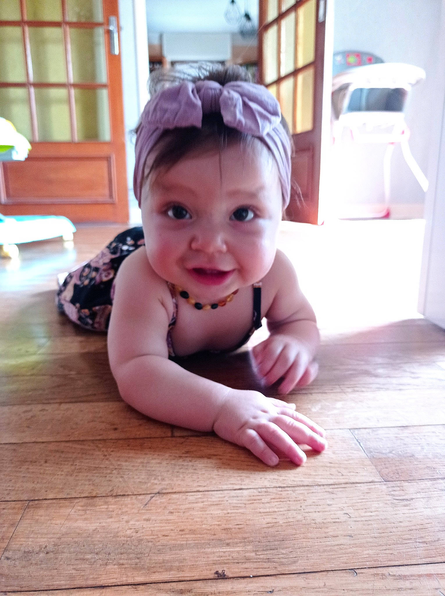Mya participe au concours pour gagner de l'argent avec cette photo : baby, baby_toddler_clothing, cheek, child, crawling, eye, floor, flooring, foot, fun, happy, hardwood, head, mouth, nose, person, skin, smile, thumb, toddler