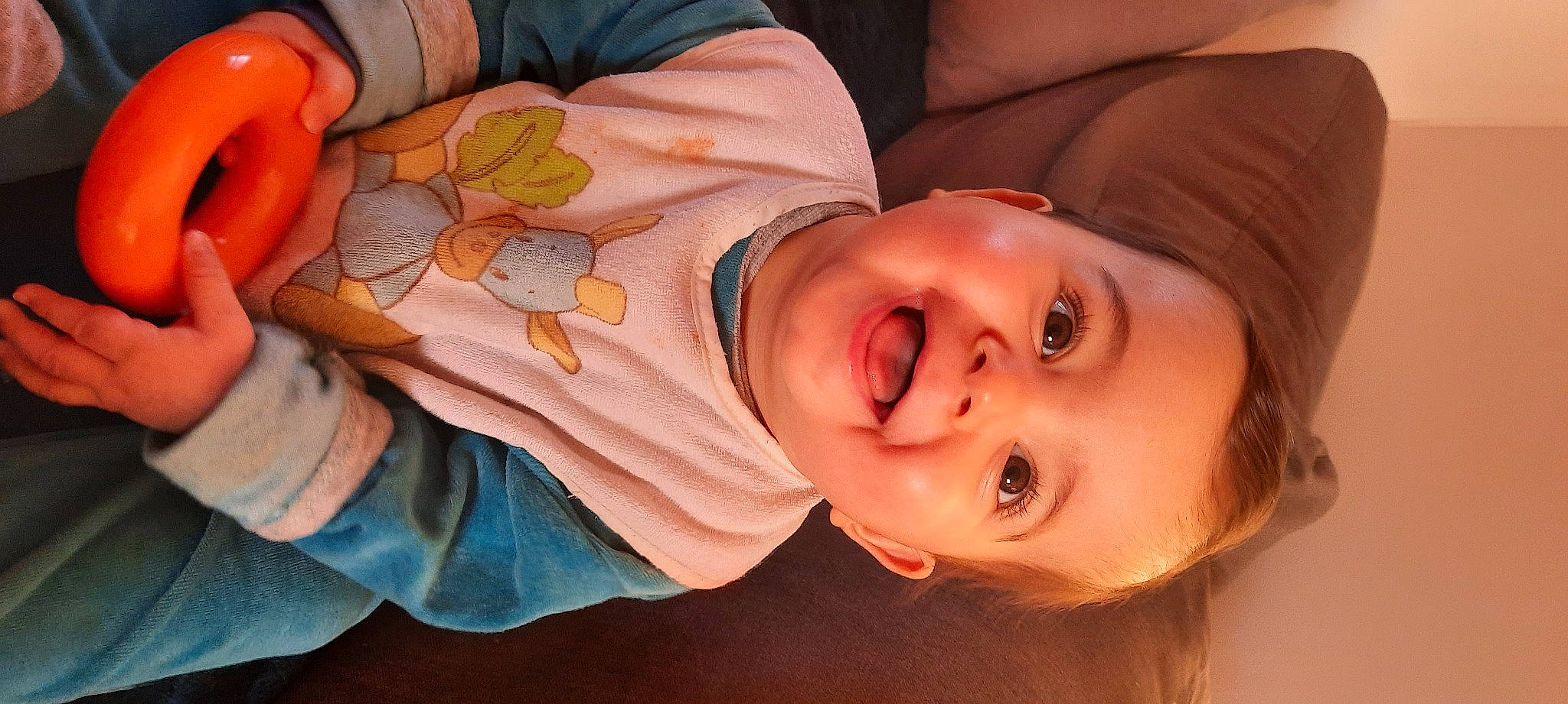 Liam a rejoint le concours — aidez-le/la à gagner de superbes lots ! baby, baby_toddler_clothing, cheek, child, chin, cool, eyebrow, eyelash, forehead, human, jaw, lip, mouth, neck, nose, orange, person, portrait_photography, skin, throat