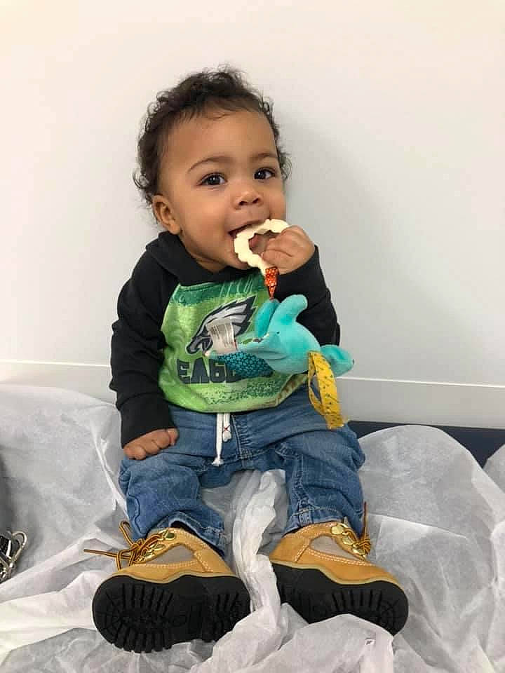 Phoenix is registered to the contest to win money with this photo: baby, child, leg, person, sitting, toddler