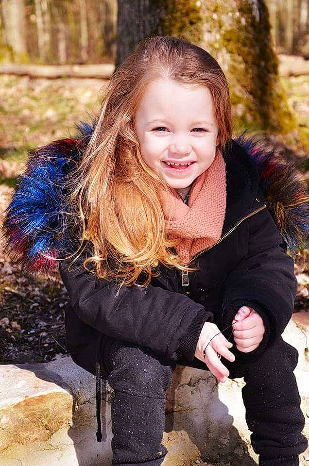 Jade participe au concours pour gagner de l'argent avec cette photo : beauty, child, child_model, emotion, eye, facial_expression, fun, fur, girl, human_hair_color, joy, long_hair, outerwear, person, photograph, photography, portrait_photography, skin, smile, toddler