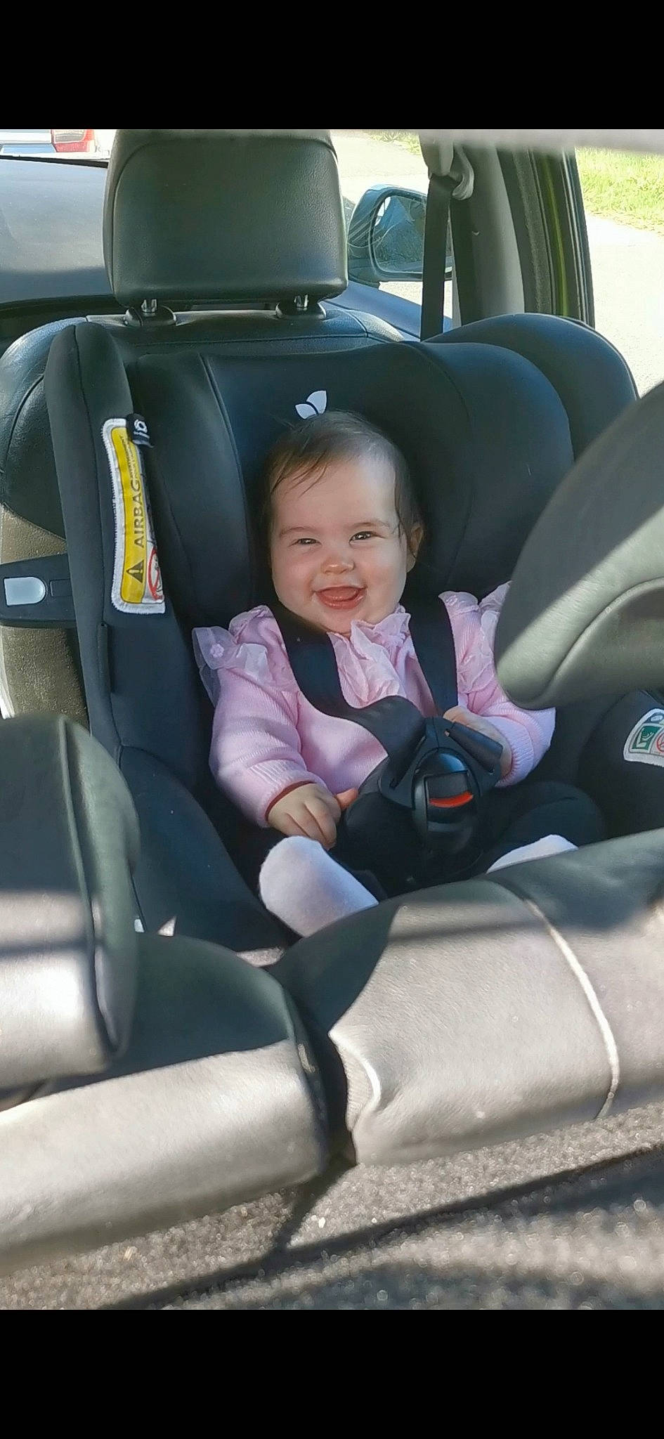Jade participe au concours pour gagner de l'argent avec cette photo : auto_part, automotive_design, automotive_exterior, car, car_seat, car_seat_cover, comfort, family_car, head_restraint, joy, luxury_vehicle, motor_vehicle, person, plant, product, seat_belt, smile, steering_part, steering_wheel, toddler