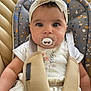 Lana a rejoint le concours — aidez-le/la à gagner de superbes lots ! adorable, baby, child, closeup, clothing, comfort, cute, expression, face, headband, indoor, infant, pacifier, patterned, portrait, seat, sitting, straps, white_dress, young