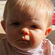 Maxine participe au concours pour gagner de l'argent avec cette photo : baby, baby_clothing, bangs, blond_hair, cheeks, child, close_up, ear, eyes, face, indoors, infant, mouth, nose, pink_shirt, portrait, serious_expression, shadow, skin, sunlight